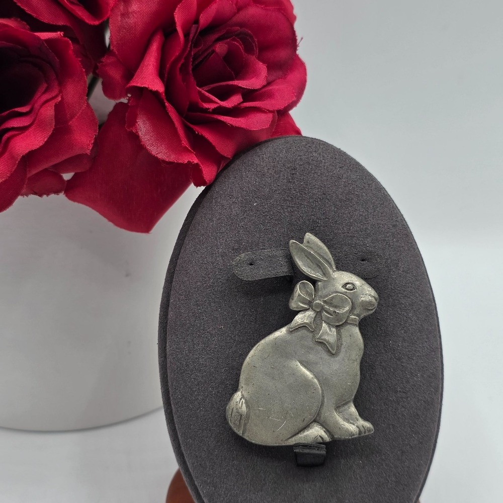 Seagull Pewter Bunny Rabbit Brooch Pin Bow Tie Canada‎ Easter Spring Animal